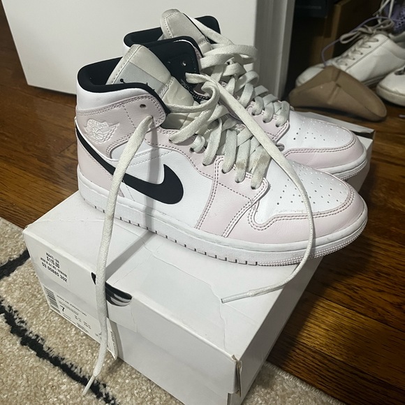 Jordan Shoes - Jordan 1 mid Barely Rose